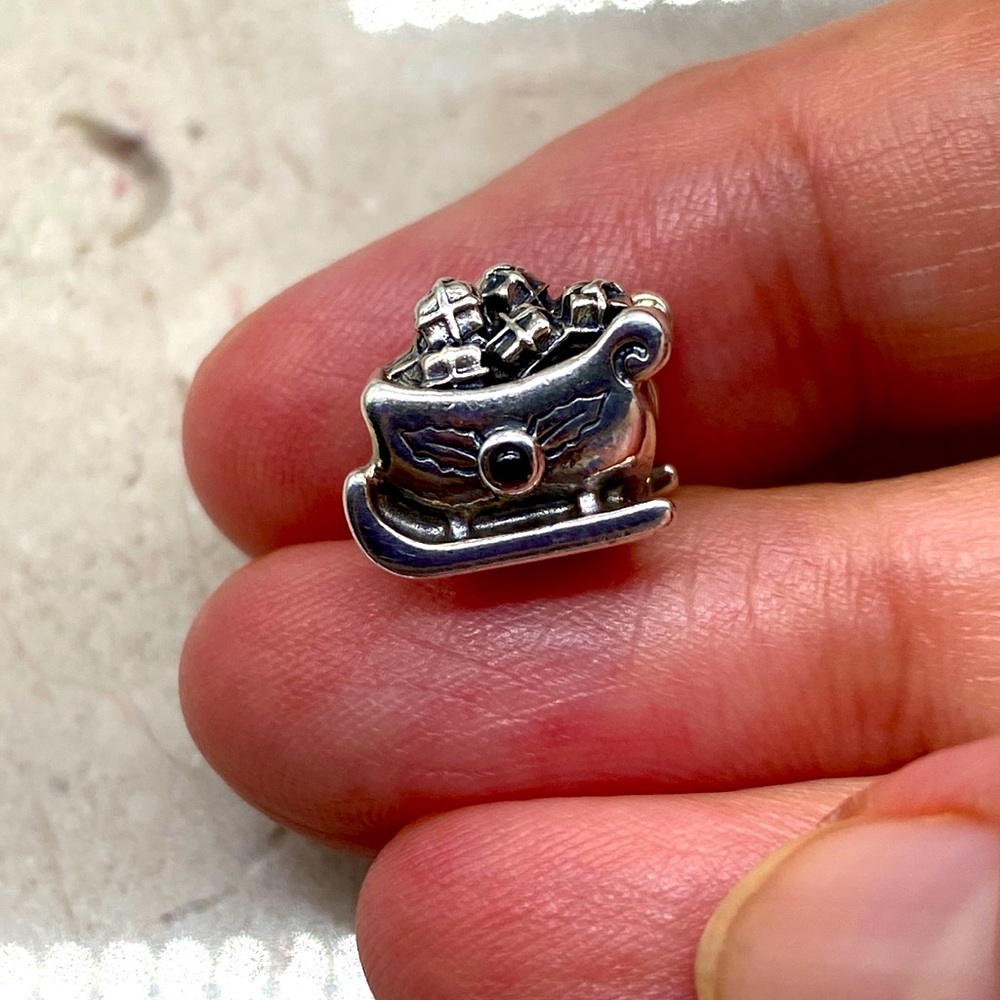 Authentic Pandora Christmas sleigh in sterling silver with red CZ ❤️